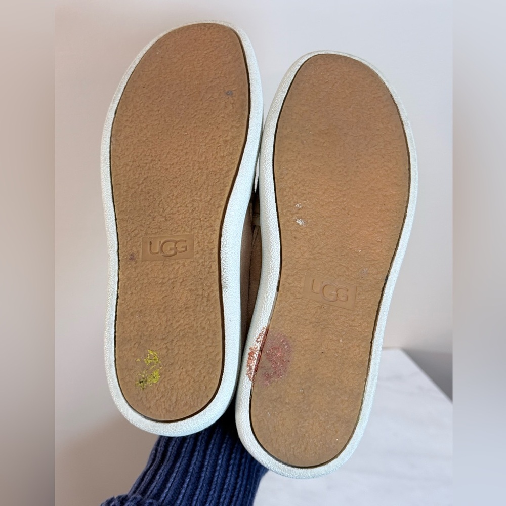 🔥UGG Women’s Slip-On Suede Sneakers in Tan with Metallic Heel Size 8 EUC🔥 - Picture 3 of 5